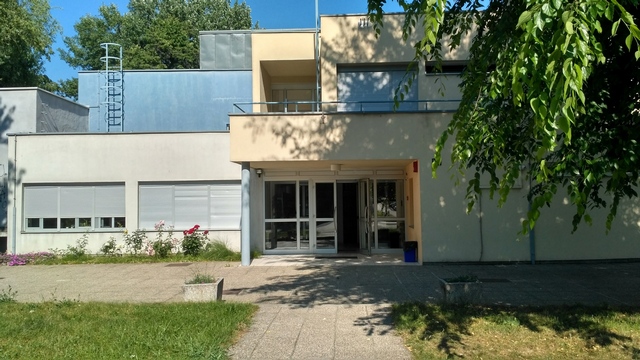 Zgrada Sveučilišnog centra za protestantsku teologiju Matija Vlačić Ilirik, sunčano.